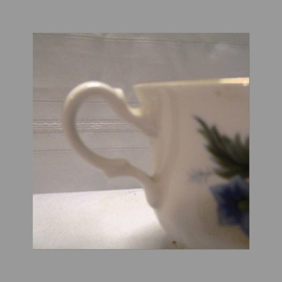 Queen Anne Tea Cup-Bone China-Daisy Patern-Made In England-Pattent # 8565 - Picture 6 of 10